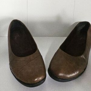 Easy Street Kaz Women's Slip-On Flats